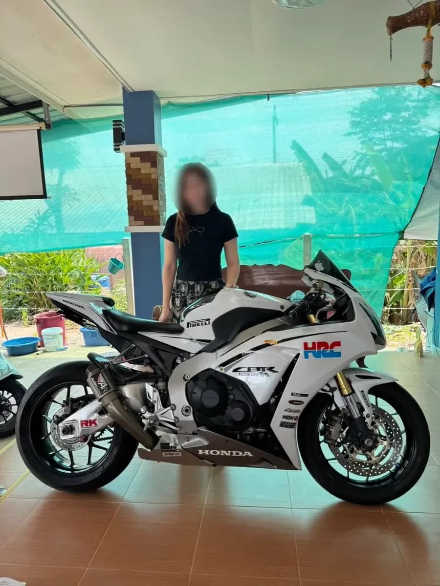 ส่งมอบ Honda CBR1000RR สีขาวให้ลูกค้า