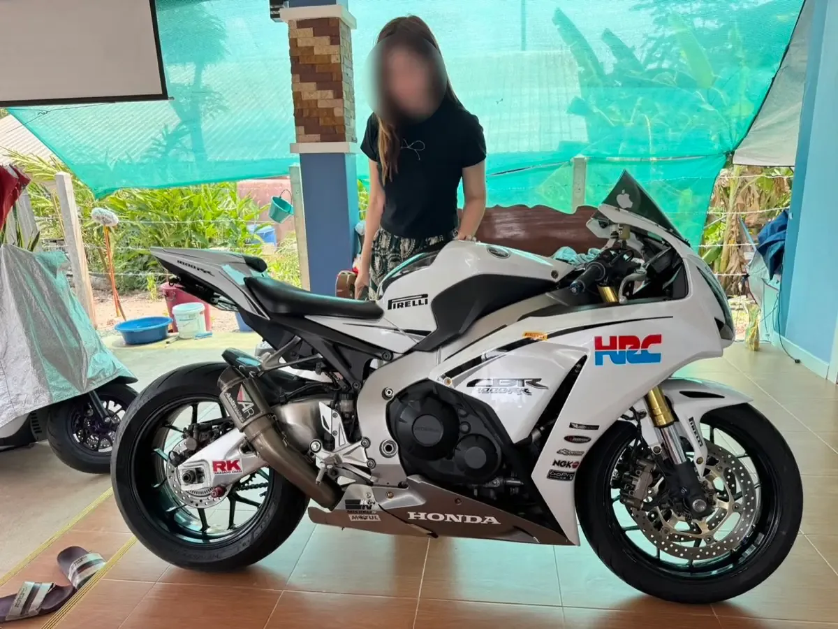 Honda CBR1000RR สีขาวลาย HRC พร้อมเจ้าของ